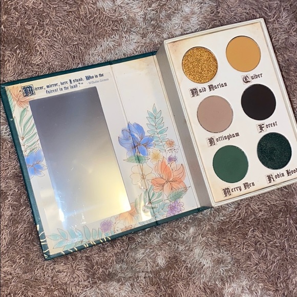 Makeup - Picture 2 of 2